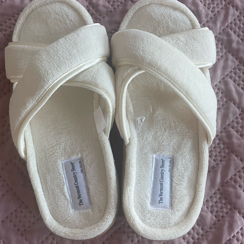 NWOT Vermont Country Store Slippers